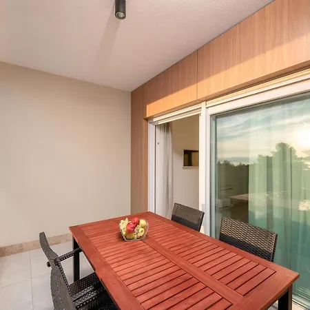 Luxury Promajna