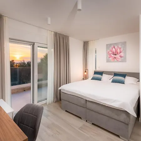 Luxury * Promajna