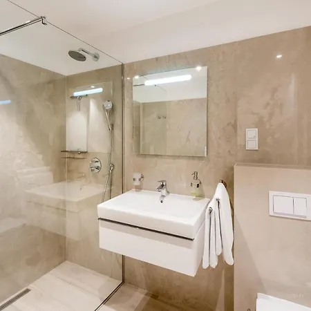 Luxury * Promajna